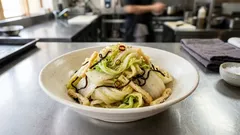 茹でて和えるだけ！白菜×塩昆布の「無限あっさり副菜」—油揚げでコクもプラス