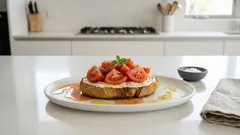 火を使わないギリシャ前菜「モストラ（ミコノス）」—トマト果汁でラスクをしっとり戻すだけ