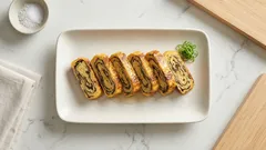 いつもの卵焼きにもずくを混ぜるだけ—つるっと食感が楽しい簡単アレンジ