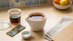 材料4つで自家製めんつゆ:沸騰直前で止めて、昆布の旨みをすっきり引き出す作り方