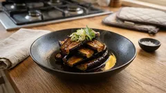 揚げ焼きで手軽にじゅわっと味しみ:だし醤油の「なすの揚げ浸し」レシピ