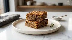 混ぜて焼くだけ。オートミールのフラップジャック(ココナッツオイル&アガベ)